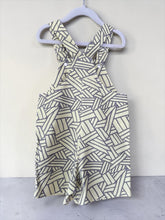 Load image into Gallery viewer, Kurze Latzhose / Short Gr. 86/92
