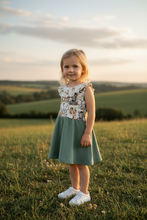 Lade das Bild in den Galerie-Viewer, Sommerkleidchen Gr. 104
